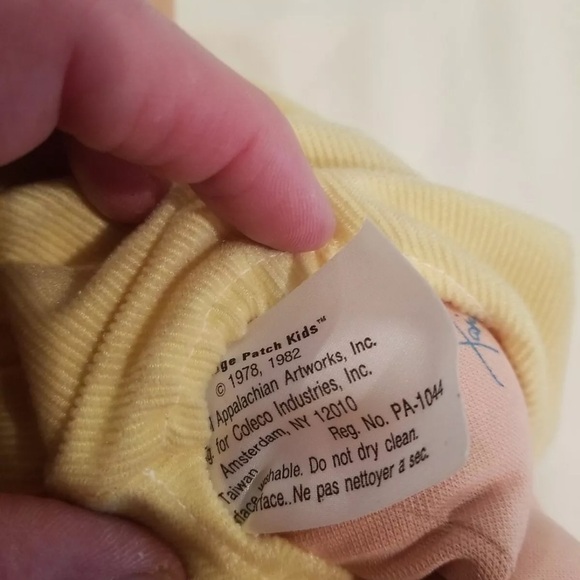 Vintage Cabbage Patch Kids Boy Doll .1985 DARK Brown YARD Hair WITH YELLOW - Picture 10 of 11